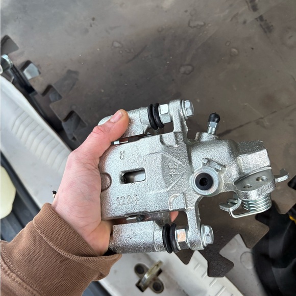 Brake Caliper for Hyundai Tiburon right rear - Picture 3 of 4